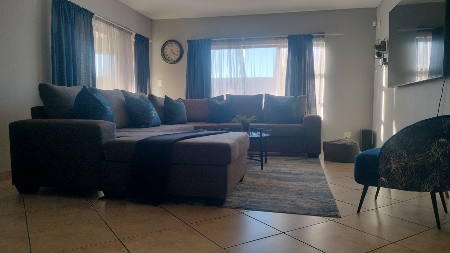 To Let 4 Bedroom Property for Rent in Safari Gardens North West